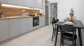 Stylish & Bright Flat Across Metro - 8' to Center - Image 5