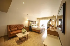 Jade Suites - Luxury Boutique Hotel - Image 3