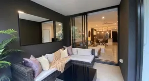 Luxe Retreat - Airport 13 mins, Free Parking, Train, Bus, Shops & Parks Nearby - Image 4