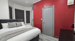 Landcross Co-Living - Private Room Self-Cater - Image 2