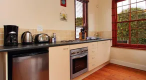 Cape Paradise Lodge and Apartments - Image 5