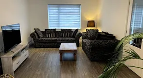 Large 5 Bedroom House Sleeps 10 Ideal for Contractors - Image 2