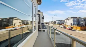 3 Bedroom Sage House with AC, Driveway Parking, King Bed & More - Image 3