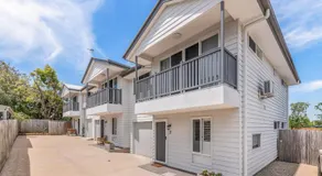 Modern New Townhouse in Booval - Image 5