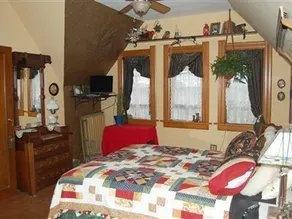 Schuster Mansion Bed & Breakfast - Image 2