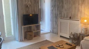 Isle 2-Bed Retreat- Sleeps 4 Garden & Games Room - Image 2