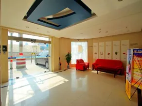 7 Days Inn Shanghai Lujiazui Shimao Binjiang Garden - Image 2