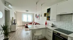 City Break Apartment - PRIVATE GARAGE, AC, BALCONY - Image 2