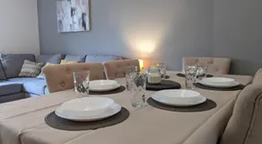 Entire 3 bed home Sleeps 6, WiFi, 2 Parking Spaces - Image 5