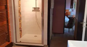 Chambre familiale avec piscine chauffée et jacuzzi - Image 2