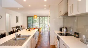 Freycinet Haven- 4-bedroom house at the edge of the National Park & easy access to Coles Bay hub! - Image 3