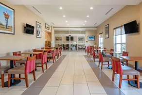 Comfort Suites - University - Image 4