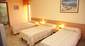 Caffè Nuovo 2 Holiday Rooms - Image 2