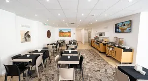 Hotel Auditorium - Image 3