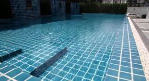 Neues Zimmer in der Nähe des Flughafens Suvarnabhumi und der Paseo Mall mit Pool und Fitness !! - Image 4
