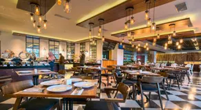 Luminor Hotel Jemursari By WH with The Best Breakfast in Town and Located Near Surabaya Industrial Estate Rungkut SIER - Image 4