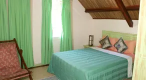 Cosy House in Blue Bay with Private Parking and Terrace - Image 2
