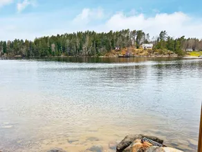 Charming Island House with Guest Cabin - Image 5