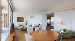 Sea views & city skyline - Image 3