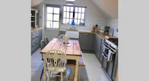Monmouth House Lyme Regis, Up to 16 guests, dog friendly, garden, hot tub - Image 4