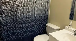 G7 Private Room with Smart TV Near Everything - Image 5