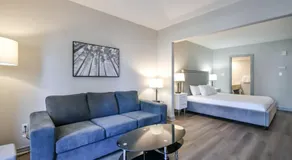 King Suite heated Pool Sauna and Kitchen - Image 2