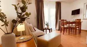 Familienfreundliche Ferienwohnung mit Garten, Pool und Grill | Poolblick | Strand in der Nähe - Image 2