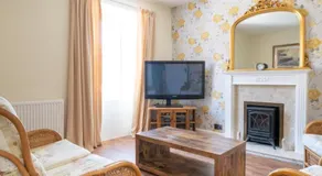 Apartment 16 - Image 2