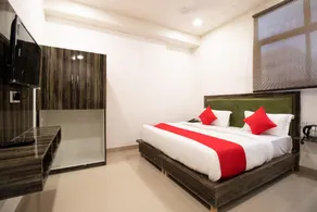 OYO Flagship 44094 Grand Inn Near Dashrath Puri Metro Station - Image 2