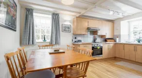 Quirky Cottage - Image 2
