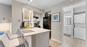 Cozy Efficiency Studios Close to Downtown and Domain - Image 4