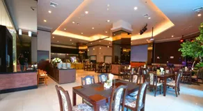 Siam Oriental Hotel - Image 3