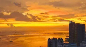 Near US Embassy x Free Unlimited POOL, MASSAGE & SAUNA Access x Promo This Month! Explore Deluxe Studio w Balcony in Manila Perfectly Situated Near NAIA Airport, Heart of Manila Updated 2025 Price for Your Unforgettable Ultimate Staycation Experience - Image 4