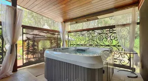 The Executive Suite - Image 3