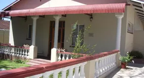 Dee's BnB - Image 4