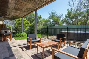 Ocean Breeze Retreat: relaxing hot spa - Image 4
