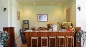 Des Roses Hotel - Image 5