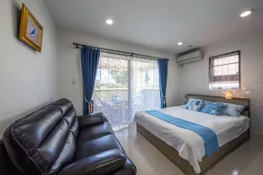 Okinawa旅行に便利！豊崎の綺麗な一軒家！空港、ビーチ近い！8B・4R・3P・2BR 、12名可 - Image 2
