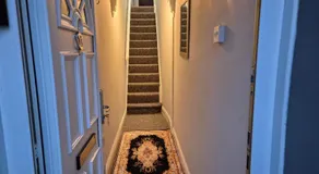 Modern Stylish Flat - Free Parking - Near London - Image 5