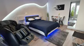 Diseñado apartamento Val con bañera de hidromasaje y sauna para dos personas. - Image 2