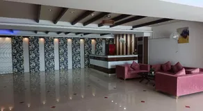 Hotel Orange - Image 5