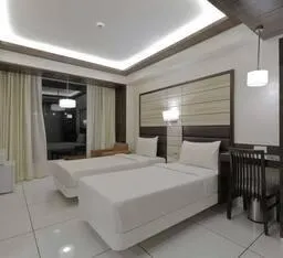 Hotel Silver Heights - Image 5