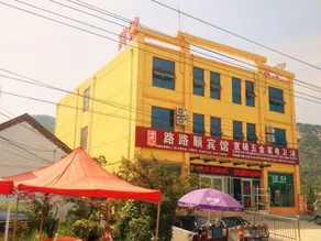 Feixian Lulushun Hotel - Image 4