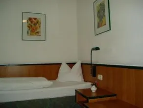 Hotel Am Alten Hafen - Image 2