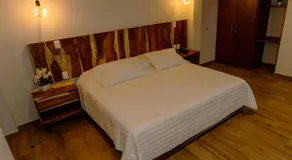Hotel Tres Reinas - Image 2
