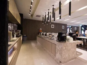 Royal Guest Hotel - Image 4