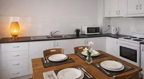 Spacious 4-Bed Retreat in Vibrant Footscray - Image 5