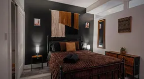 Cozy West Philly 1BR with Fireplace & Vinyl Free Parking - Image 2