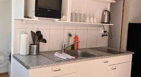 Bright, comfy, industrial looking - Image 4