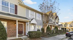 Executive & Luxury 2-bedroom Townhouse with Pool - Image 4